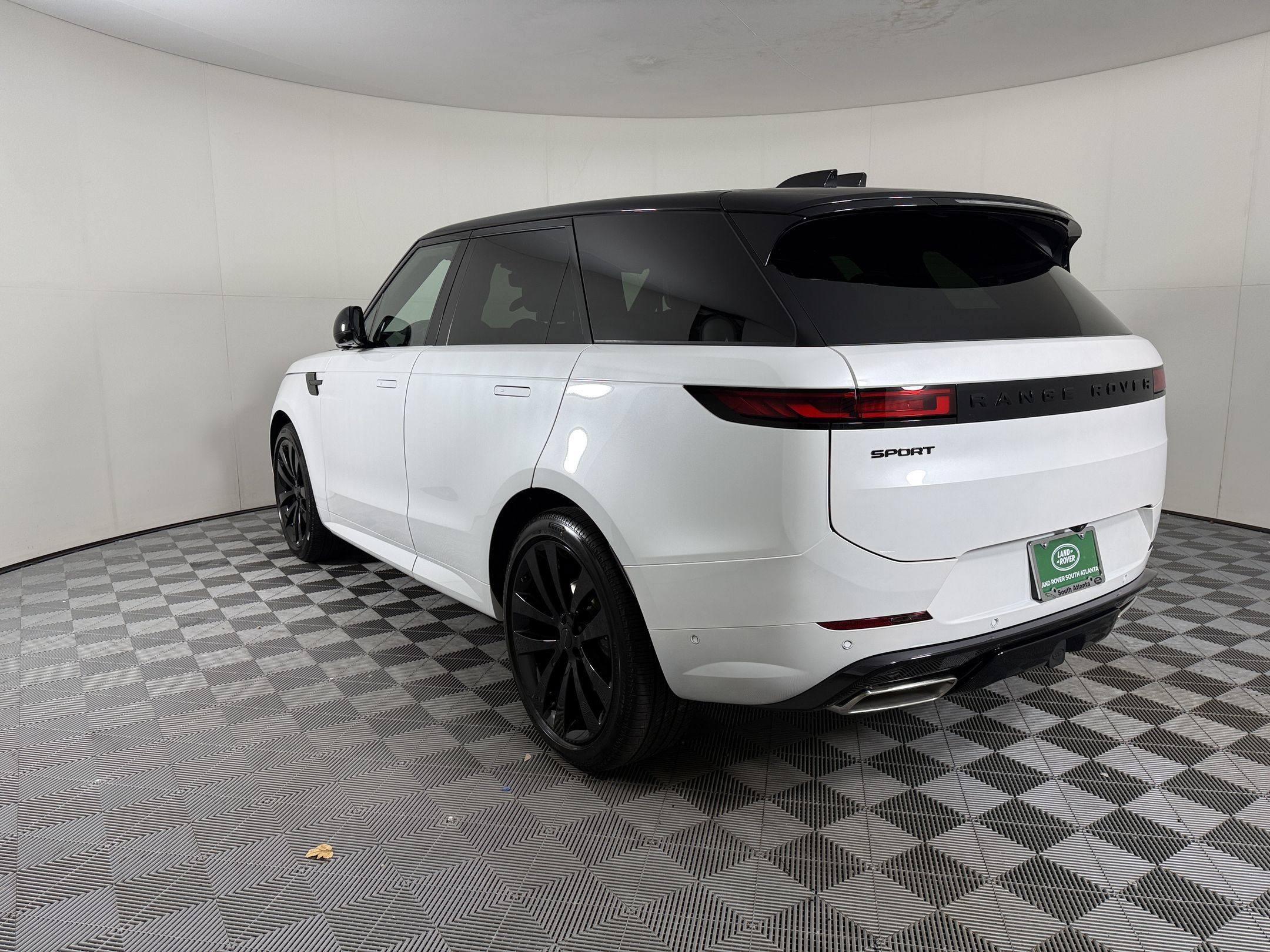 New 2027 Land Rover Range Rover Sport Dynamic SE AWD/4WD image 3
