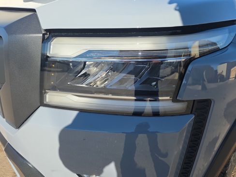 Used 2022 Nissan Frontier Pro-X image 9