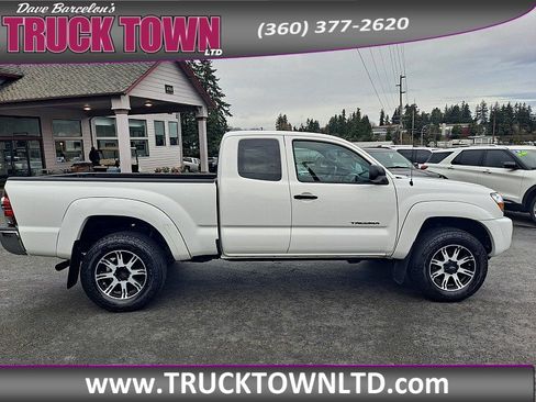 Used 2011 Toyota Tacoma 4x4 Access Cab image 2