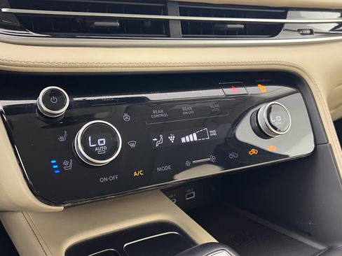 Used 2023 INFINITI QX60 Sensory w/ Cargo Package AWD/4WD image 33