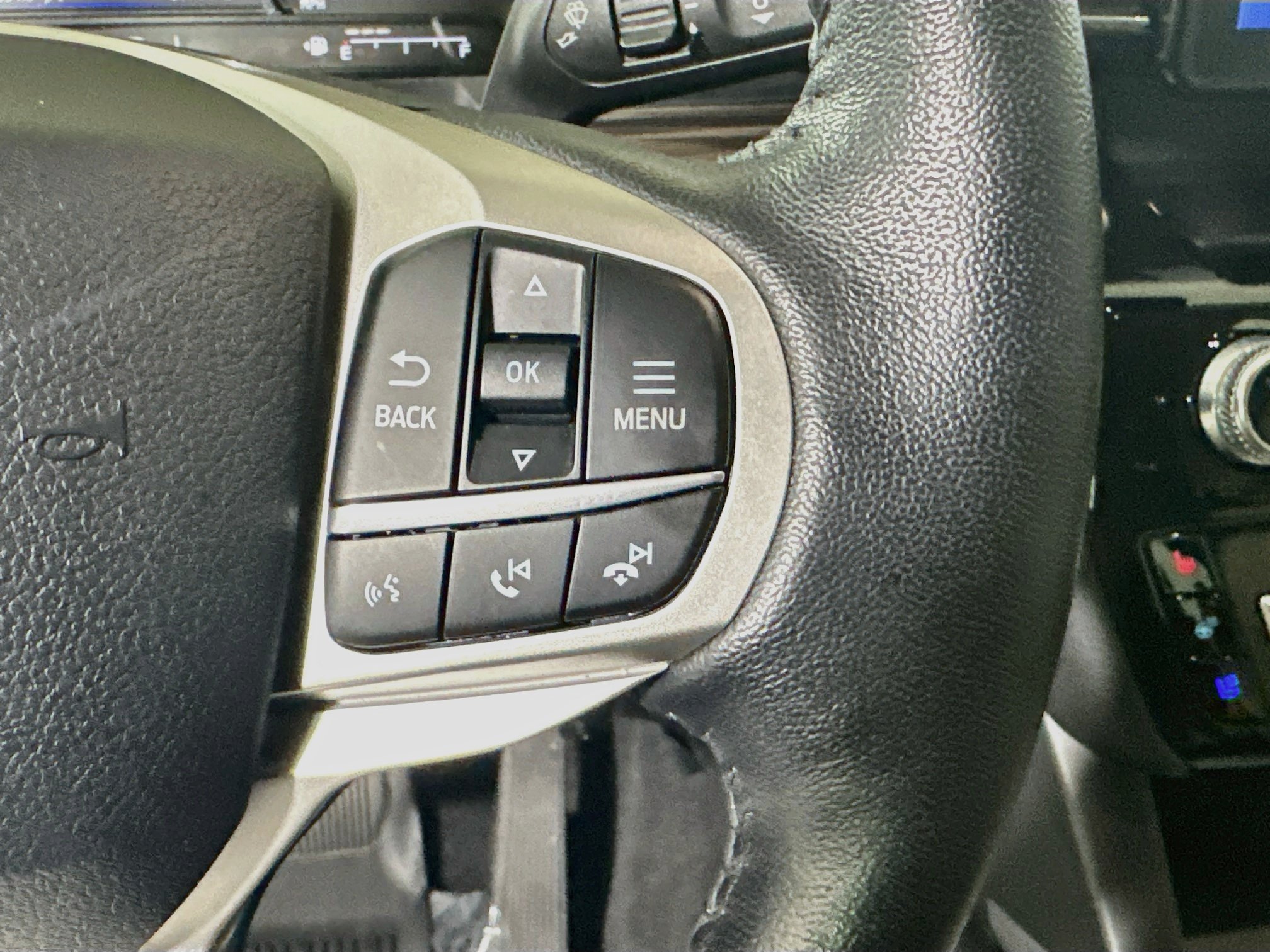 Used 2021 Ford Explorer Limited w/ Equipment Group 301A RWD image 17