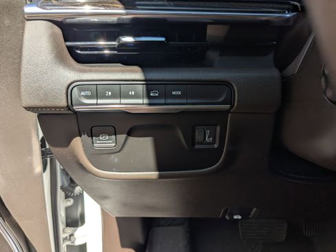 Used 2022 Cadillac Escalade ESV Premium Luxury image 20