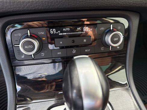 Used 2016 Volkswagen Touareg Executive image 25