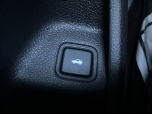 Used 2018 Honda Accord LX image 35