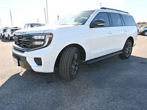 New 2026 Ford Expedition Platinum w/ Stealth Appearance Package image 9