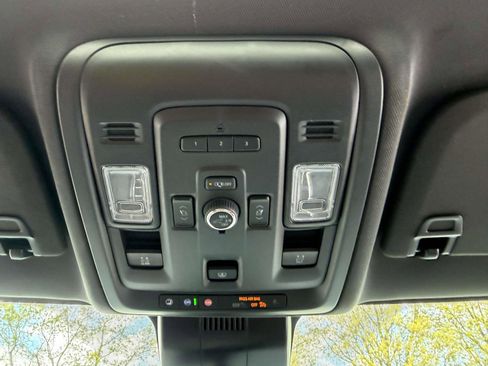 Certified 2024 Chevrolet Suburban High Country AWD/4WD image 32