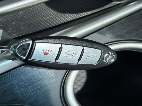 Used 2014 Nissan Pathfinder SV AWD/4WD image 34
