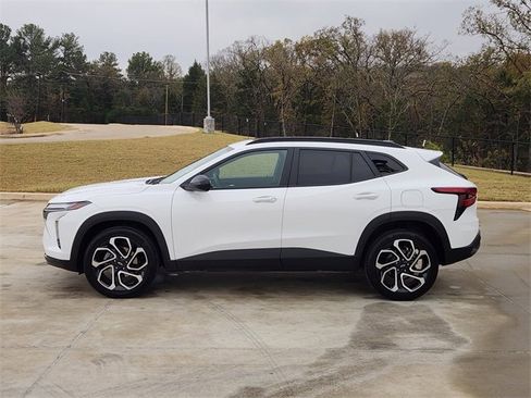 Certified 2024 Chevrolet Trax RS w/ Sunroof Package image 5