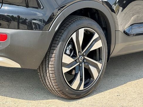 New 2025 Volvo XC40 B5 Ultra w/ Climate Package image 9