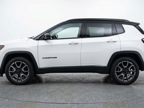 Used 2025 Jeep Compass Trailhawk AWD/4WD image 5