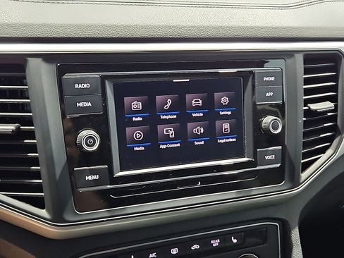 Certified 2023 Volkswagen Atlas SE FWD image 19