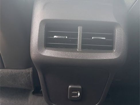 Used 2024 GMC Terrain SLT image 27