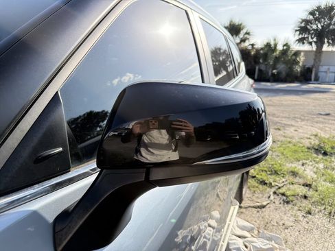 Used 2024 Toyota Highlander XLE FWD image 6