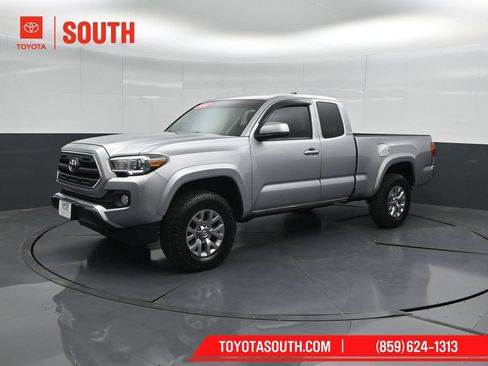 Used 2016 Toyota Tacoma SR5 AWD/4WD image 6
