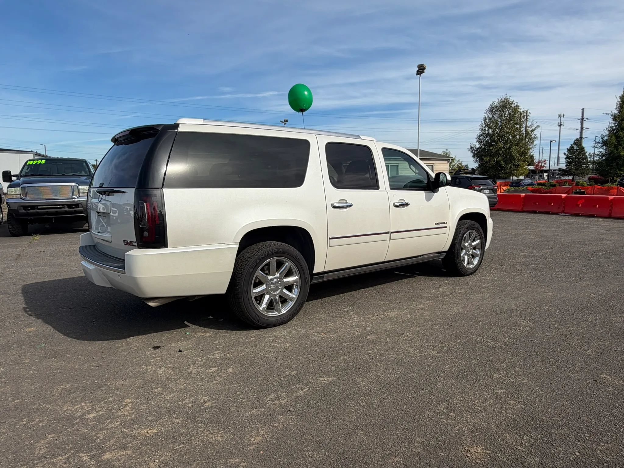 Used 2012 GMC Yukon XL Denali AWD/4WD image 3