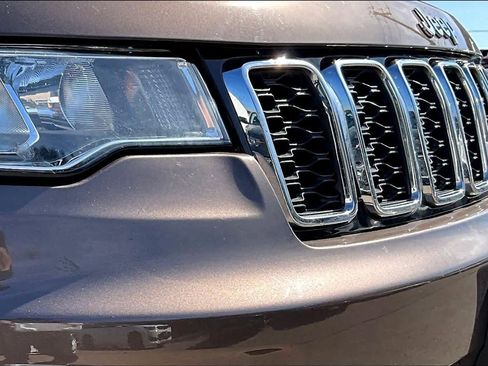 Used 2021 Jeep Grand Cherokee Laredo image 28