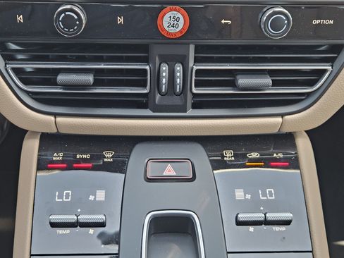 Certified 2026 Porsche Macan AWD/4WD image 19