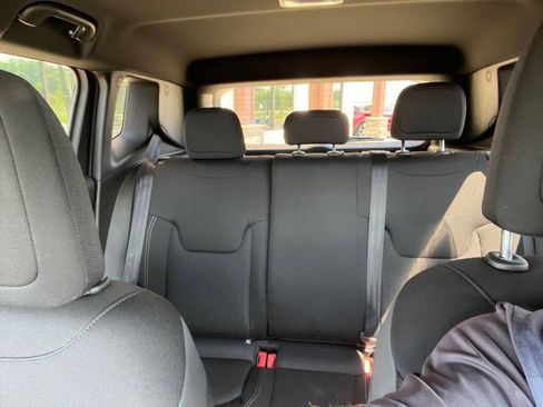 Used 2022 Jeep Renegade Altitude image 32