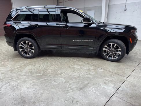 Used 2023 Jeep Grand Cherokee Overland w/ Luxury Tech Group IV image 6