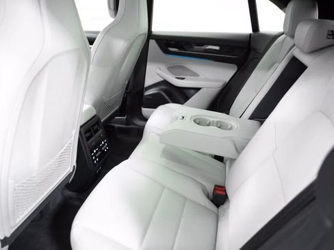 Certified 2026 Porsche Macan Electric RWD image 35