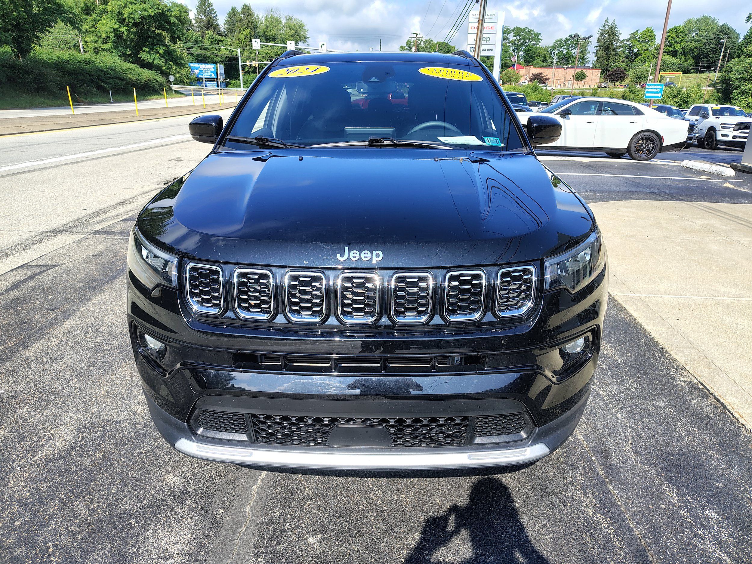Certified 2024 Jeep Compass Limited AWD/4WD image 3