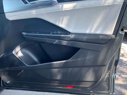 Used 2025 Volkswagen Taos SE w/ Black Wheel Package image 23