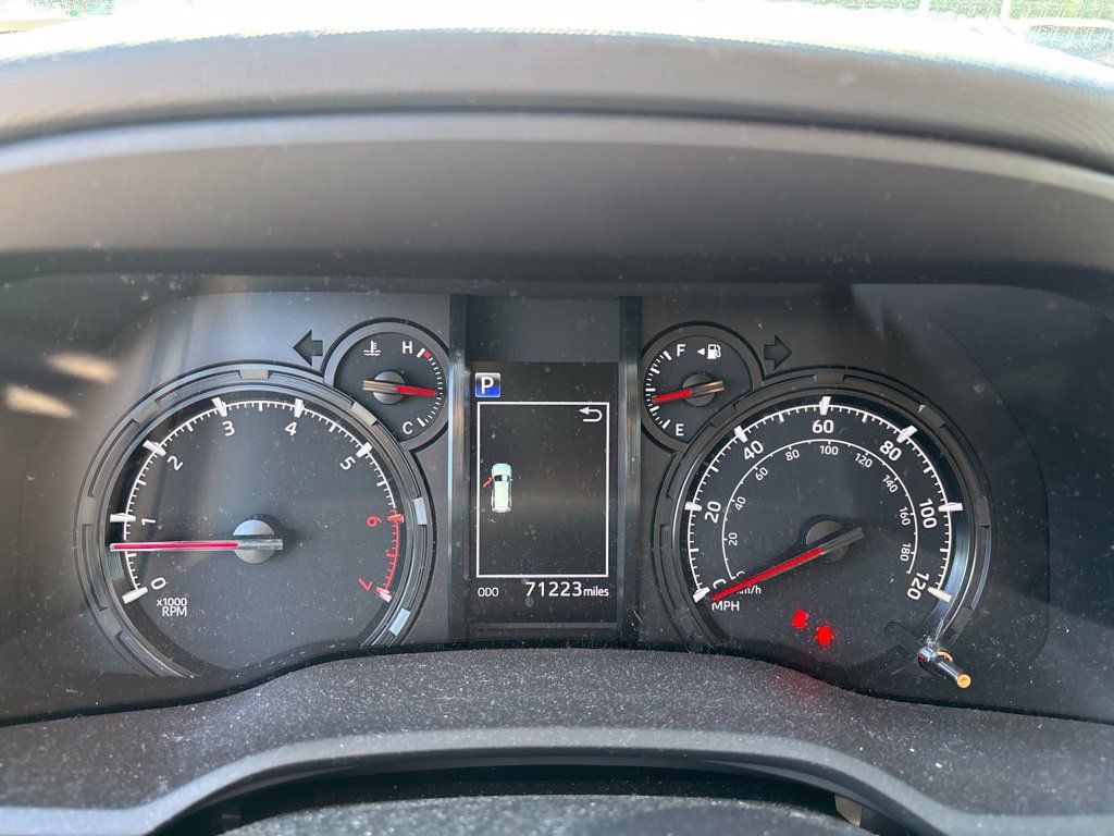 Used 2020 Toyota 4Runner SR5 Premium w/ Moonroof Package RWD image 10