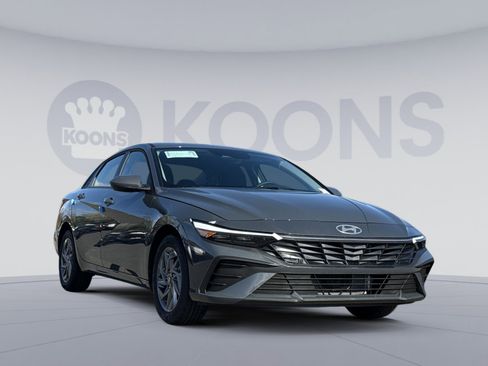 New 2026 Hyundai Elantra Blue image 10