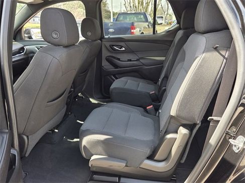 Used 2023 Chevrolet Traverse LT image 12