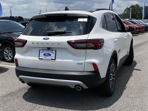 New 2025 Ford Escape SE image 4