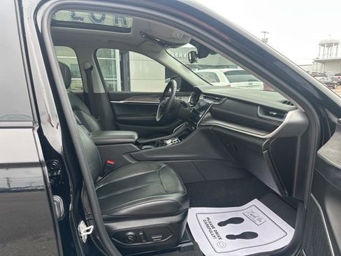 Used 2022 Jeep Grand Cherokee L Limited AWD/4WD image 7