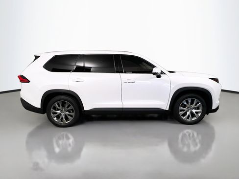 Used 2024 Toyota Grand Highlander FWD image 3