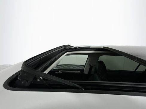 Used 2024 Volkswagen Tiguan SE image 26