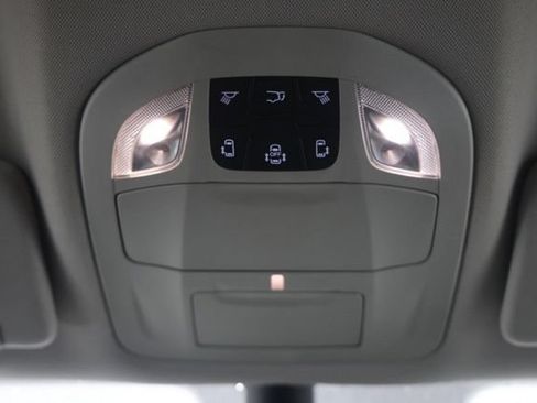 Used 2024 Chrysler Pacifica Touring-L FWD image 38