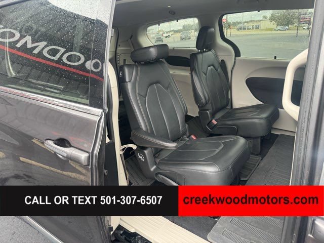 Used 2019 Chrysler Pacifica Touring-L FWD image 10