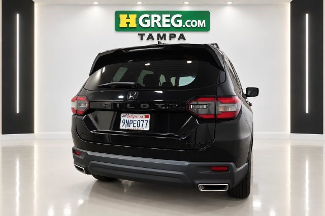 Used 2023 Honda Pilot Sport image 6