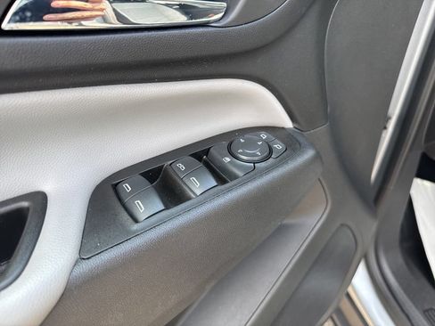 Used 2023 Chevrolet Equinox LS AWD/4WD image 36