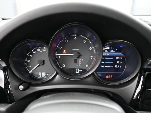 Certified 2026 Porsche Macan AWD/4WD image 18
