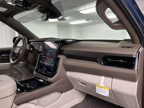 New 2026 GMC Yukon XL Denali w/ Denali Reserve Package image 30