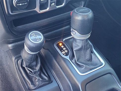 Used 2021 Jeep Gladiator Sport image 15