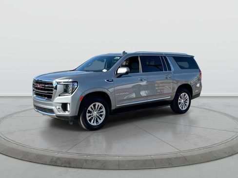 Used 2024 GMC Yukon XL SLT w/ SLT Luxury Package AWD/4WD image 4