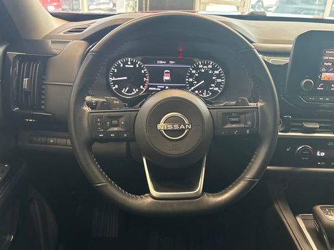 Used 2022 Nissan Pathfinder SV image 18