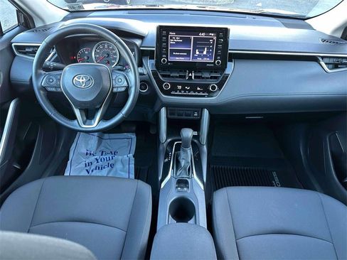 Used 2022 Toyota Corolla Cross LE image 12