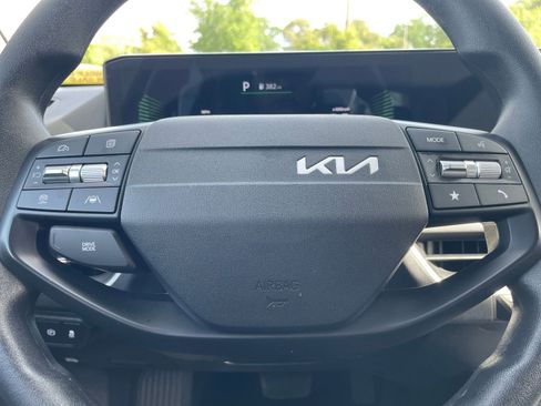 Used 2025 Kia K4 LXS image 27