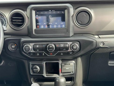 Used 2022 Jeep Gladiator Sport AWD/4WD image 16