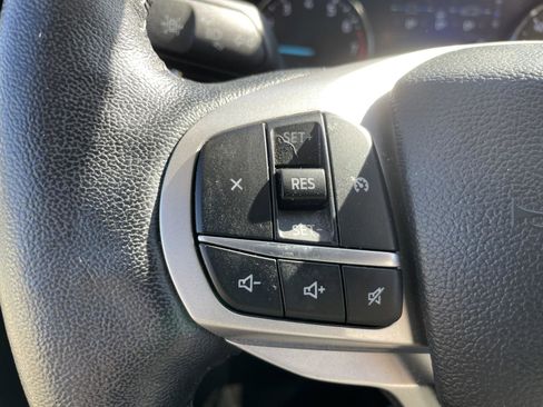 Used 2022 Ford Explorer XLT image 17