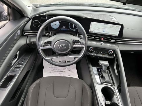 Used 2023 Hyundai Elantra SEL w/ Convenience Package image 15