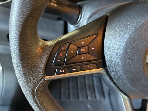 Used 2021 Nissan Kicks SV FWD image 28