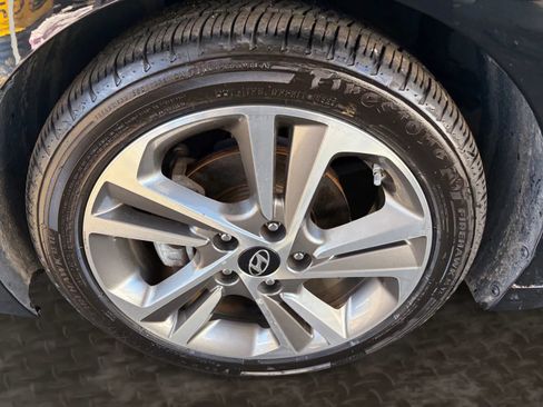 Used 2017 Hyundai Elantra Limited w/ Limited Tech Package 08 FWD image 36