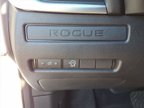 Used 2025 Nissan Rogue S image 14